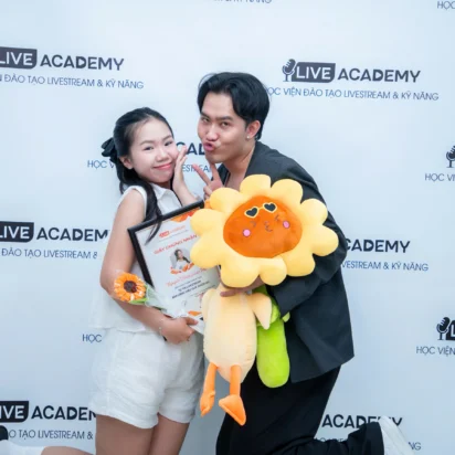 Tốt nghiệp khóa K64 – Khóa học tự tin livestream bán hàng hiệu quả