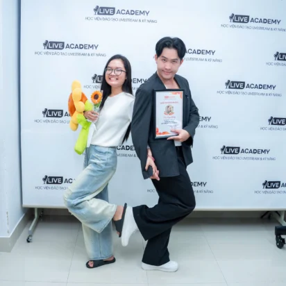 Tốt nghiệp khóa K64 – Khóa học tự tin livestream bán hàng hiệu quả