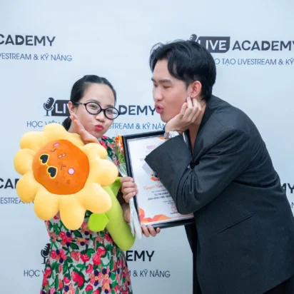 Tốt nghiệp khóa K64 – Khóa học tự tin livestream bán hàng hiệu quả