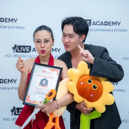 Tốt nghiệp khóa K64 – Khóa học tự tin livestream bán hàng hiệu quả
