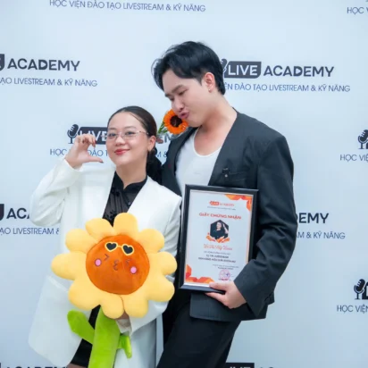 Tốt nghiệp khóa K64 – Khóa học tự tin livestream bán hàng hiệu quả