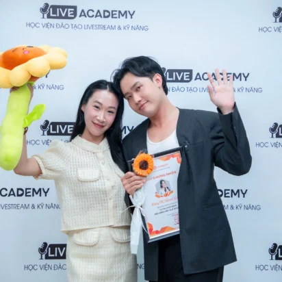 Tốt nghiệp khóa K64 – Khóa học tự tin livestream bán hàng hiệu quả