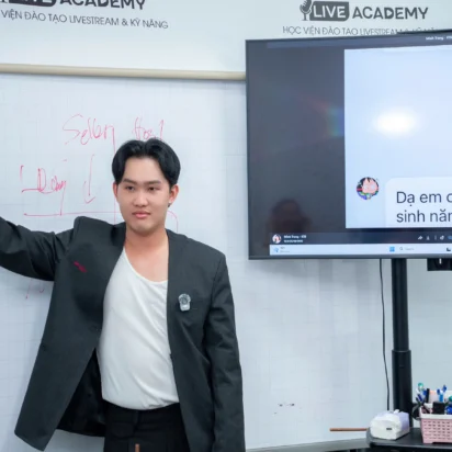Tốt nghiệp khóa K64 – Khóa học tự tin livestream bán hàng hiệu quả