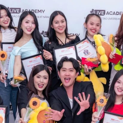 Tốt nghiệp khóa K65 – Khóa học tự tin livestream bán hàng hiệu quả