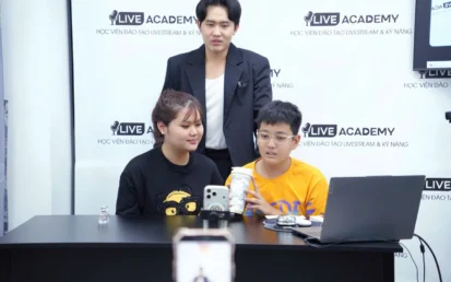 Trẻ em học livestream: Nên hay không trong thời đại số?