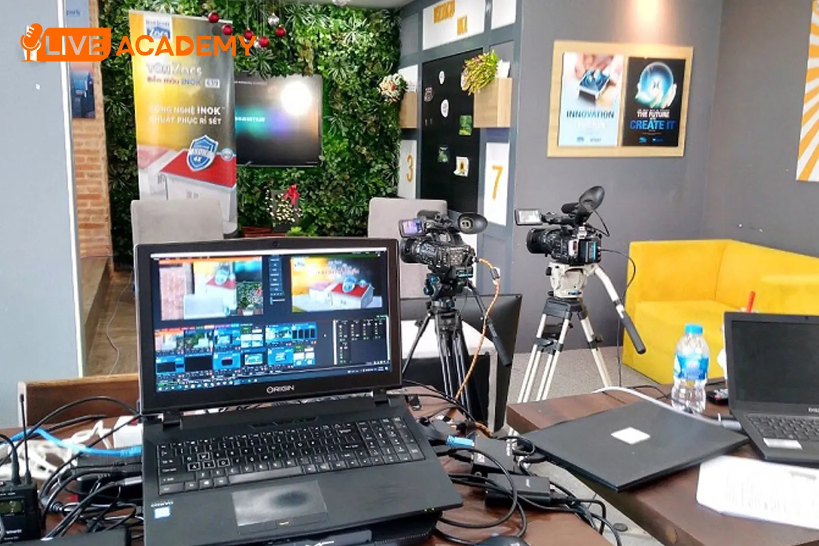 setup thiết bị hỗ trợ livestream chuyên nghiệp trước khi phát sóng